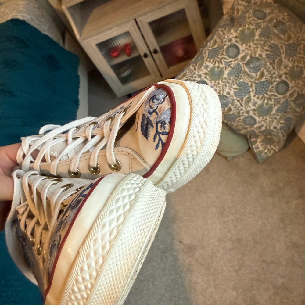 Embroidered White and Blue Floral Sneakers - Picture 7 of 8